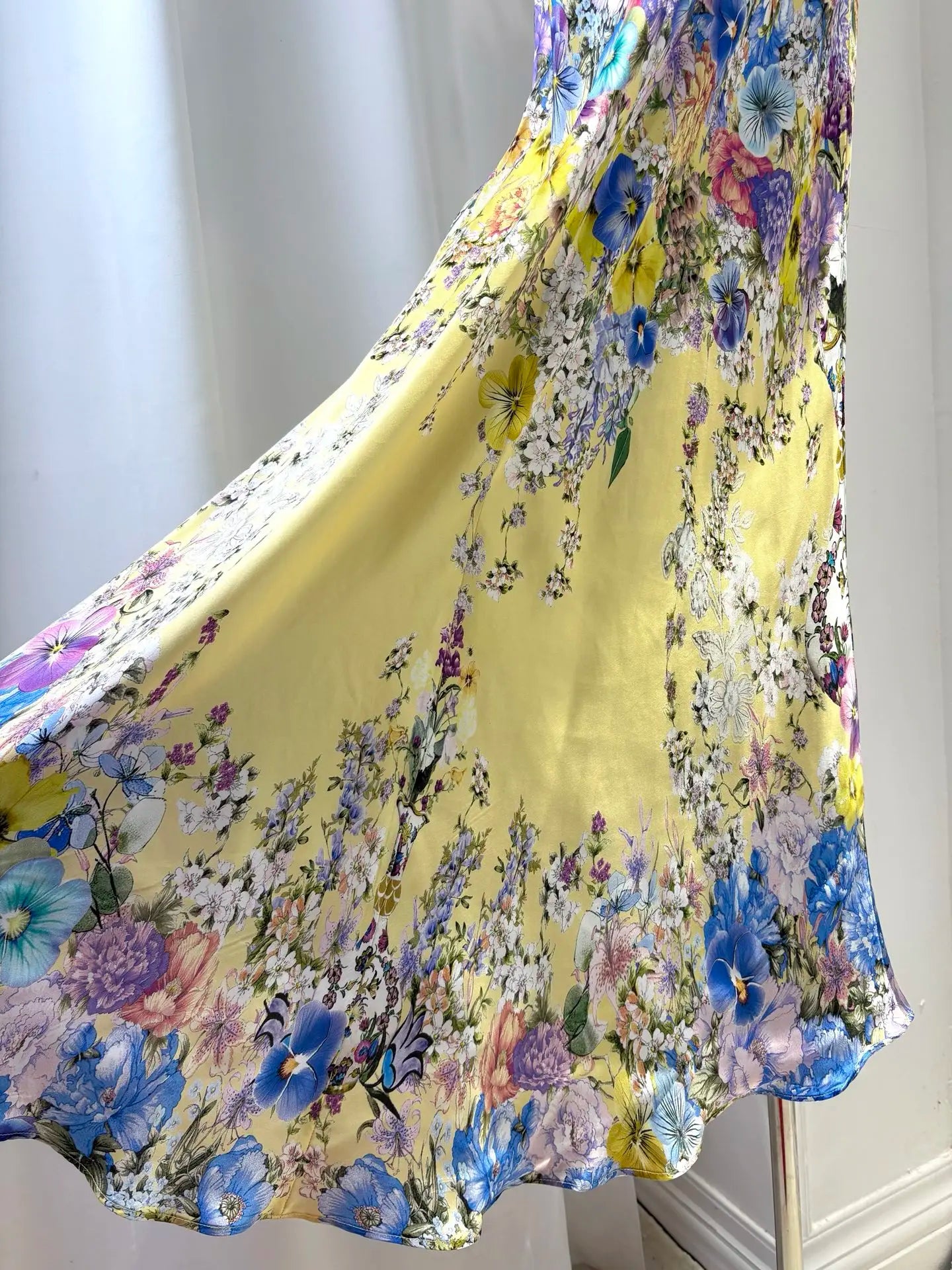 100% Silk Women Floral Print Sling Robe V-Neck Sleeveless High Waist Elegant Slim Yellow Maxi Dress