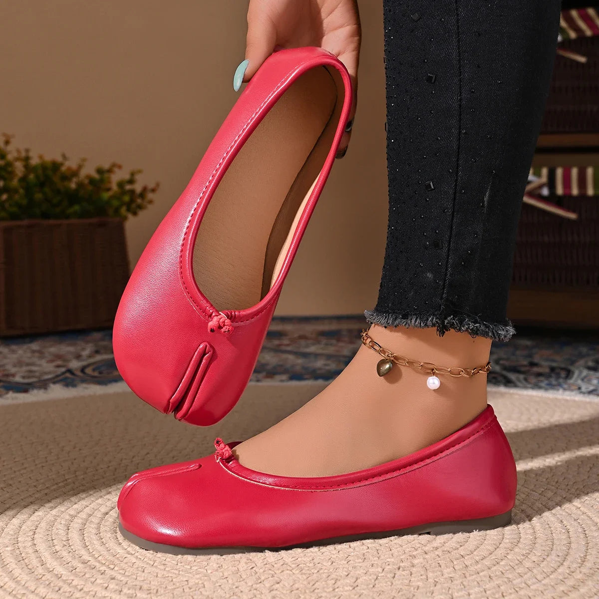 Japanese Style Tabi Ninja Shoes Women Cozy Leather Flats Split Hoof Toe Loafers Femme Mary Jeans Mocasines Ladies Ballerina Shoe