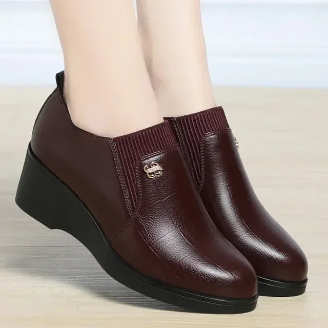 Women's 2025 Spring and Autumn New Soft Leather Middle Heel Thick Soled Leather Shoes Soft Soled Non Slip Single Shoes