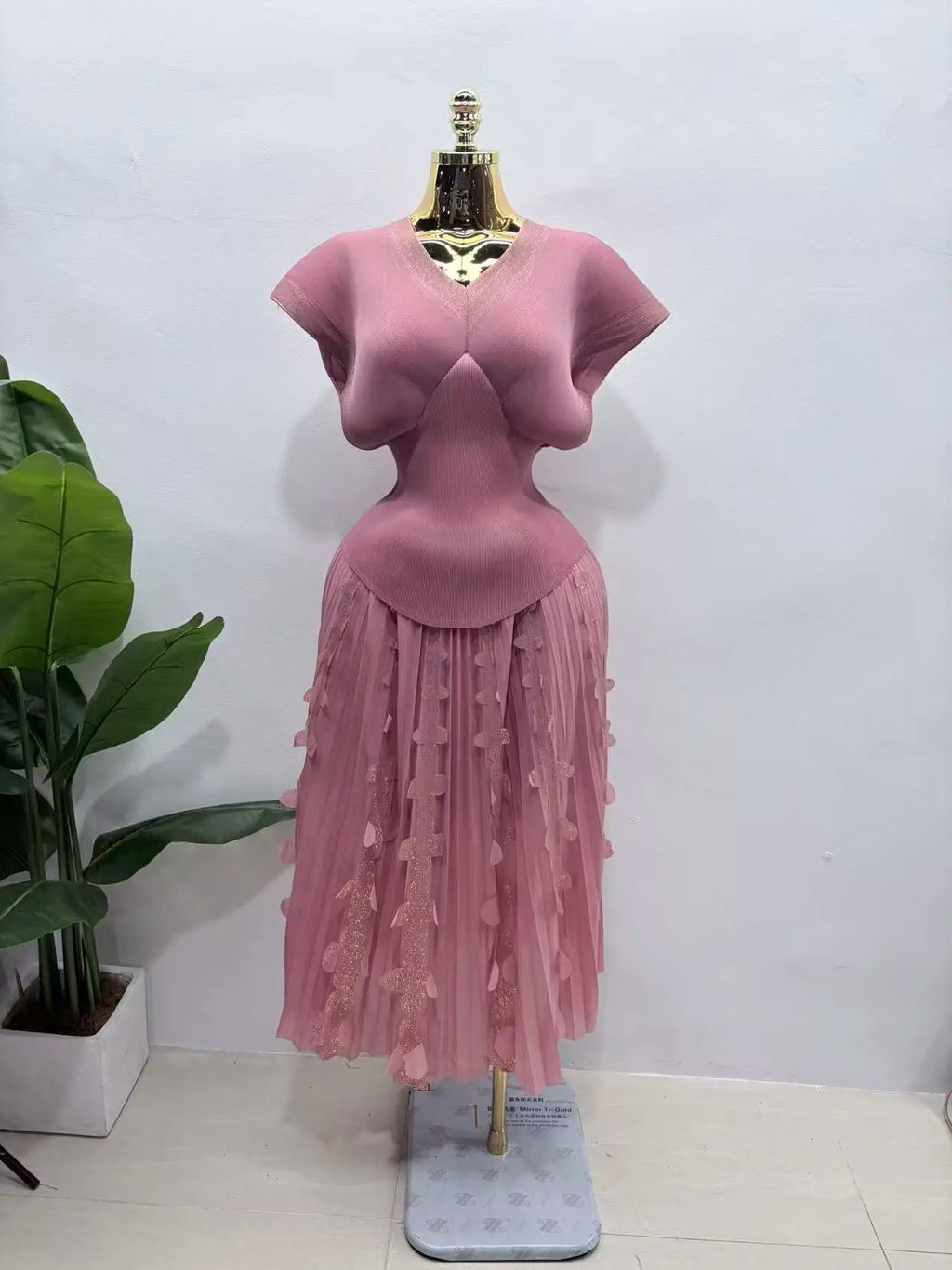 2026 Spring and Summer Retro High Waist and Thin Bronzing Suit  V-neck Bat Sleeve Versatile T-shirt Skirt Two-piece Suit Women