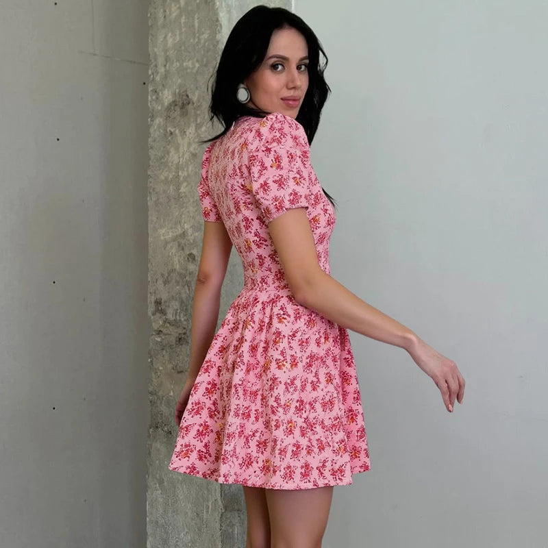 Hugcitar 2026 Floral Print V Neck Short Sleeve Lace Up Zip Up Sexy Slim Pleated Mini Dress Summer Elegant Outfits Party Vacation