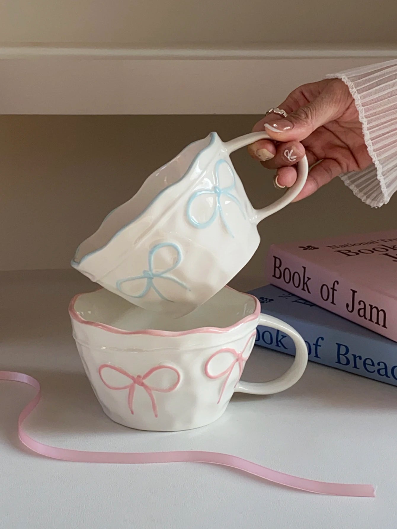 1Pc Ceramic Mug with Bowknot, Exquisite and Simple Design, Large Capacity Couple's Matching Mug, Suitable for Home Decoration, Home Drinking, Candlelight Dinner, Coffee Latte Art Cup, Holiday Gift, Exquisite Gift
