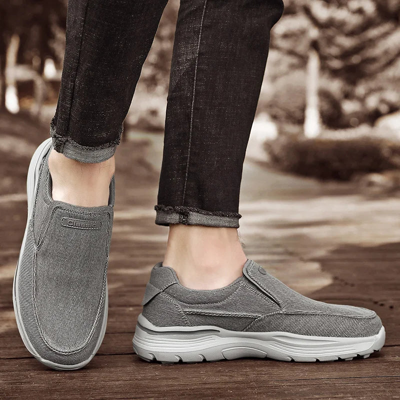 Men's Casual Shoes Canvas Breathable Loafers Men 2025 New Male Comfortable Outdoor Walking Shoes Classic Loafers Men Sneakers
