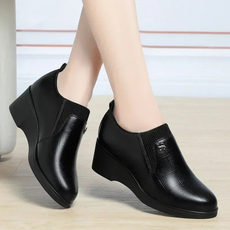 Women's 2025 Spring and Autumn New Soft Leather Middle Heel Thick Soled Leather Shoes Soft Soled Non Slip Single Shoes