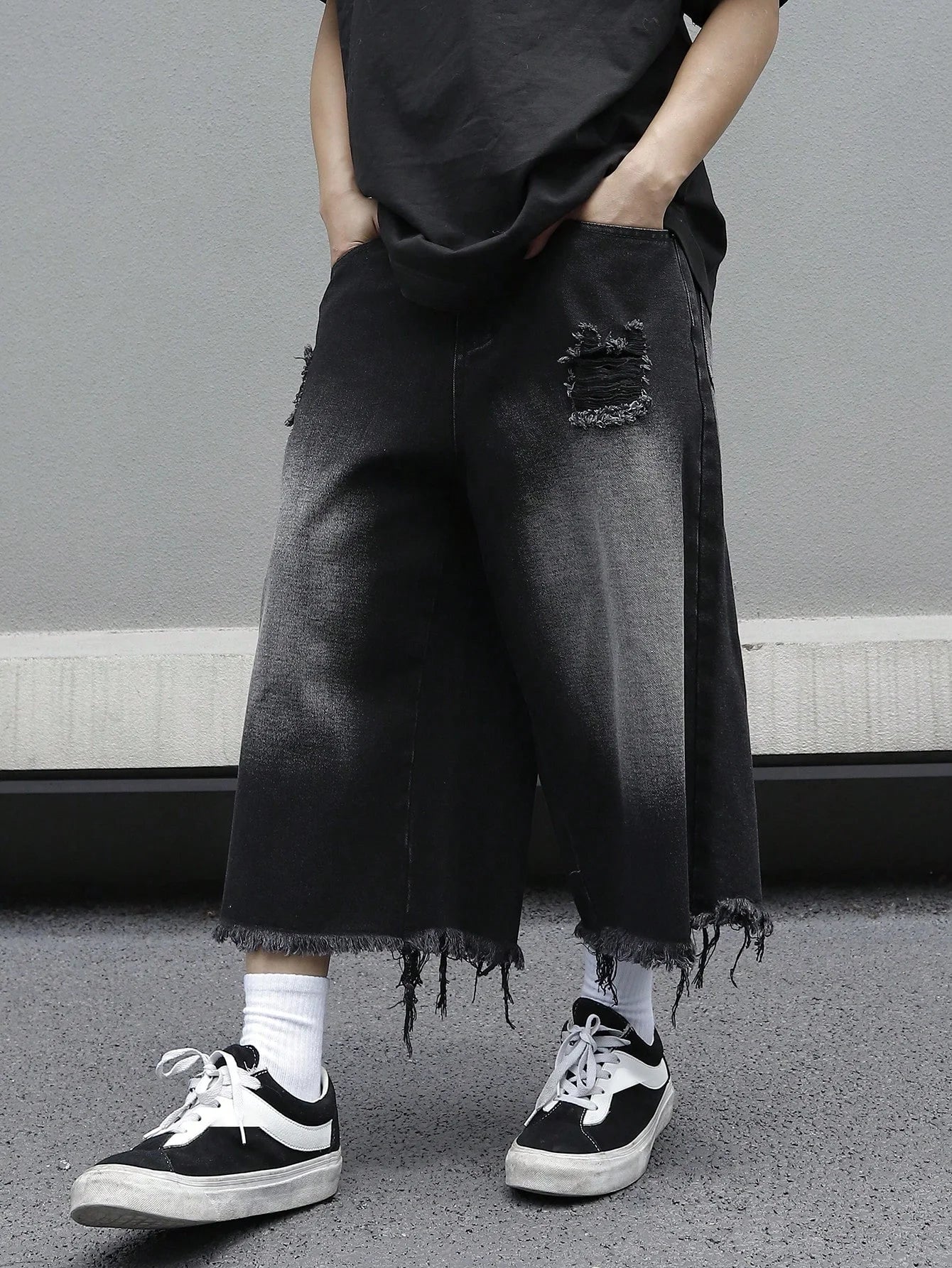 Men's Loose Ripped Denim Jeans 7 Point Calf Length Wide Leg Trousers Distressed Holes Frayed Hem Streetwear Casual Pants