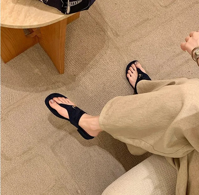 Fashion Metal Buckle Tassel Toe-clip Slippers Women Sandals Summer Flat Slippers Wearing Outside Casual Beach Shoes Female