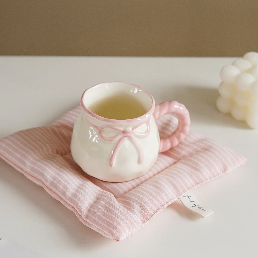 1Pc Ceramic Cup with Bowknot Design, Small Capacity Coffee Cup with Bowknot Handle, Household Daily Drinking Cup, Suitable for Afternoon Tea and Black Tea, Suitable for Espresso Cups in Restaurants and Cafes, Gift for Giving