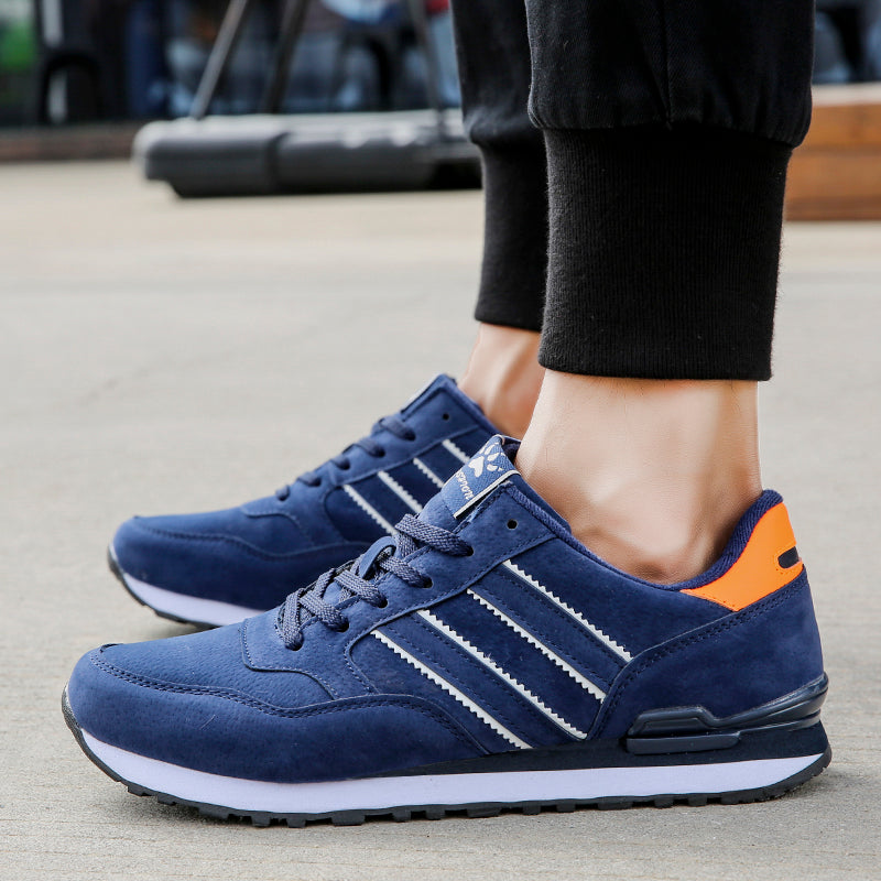 Lightweight Men Sneakers Classical  Suede Leather Men Running Shoes Outdoor Comfortable Sport Shoes Breathable Flat Casual Shoes