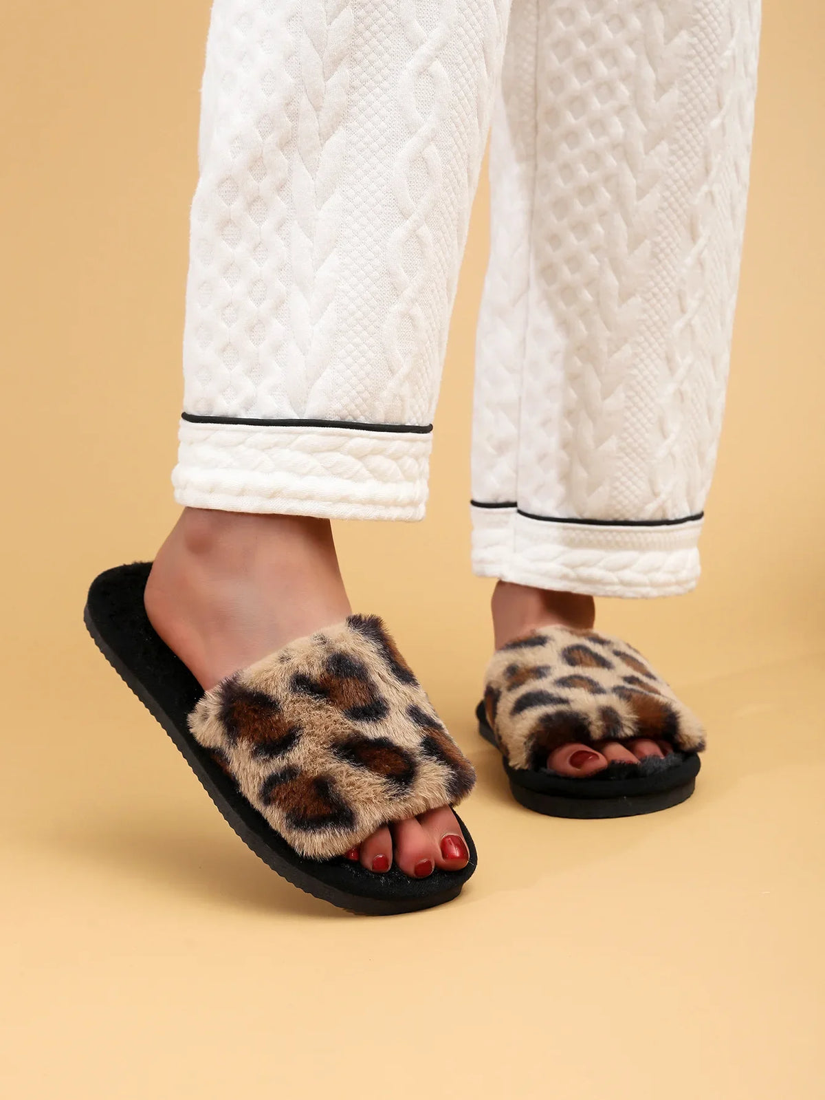 Fashion Women Leopard Print Fuzzy Plush Slippers Home Slides Soft Sole Non Slip Warm Cozy Indoor Casual House Ladies Footwear