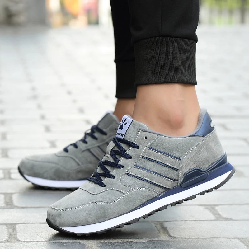 Lightweight Men Sneakers Classical  Suede Leather Men Running Shoes Outdoor Comfortable Sport Shoes Breathable Flat Casual Shoes