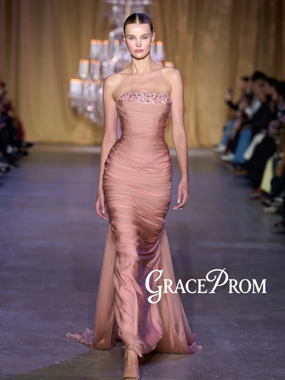 Dusty Pink Strapless Long Evening Dress Pleated Dazzling Crystal Red Carpet Gowns Customized Stylish Elegant Banquet Gowns