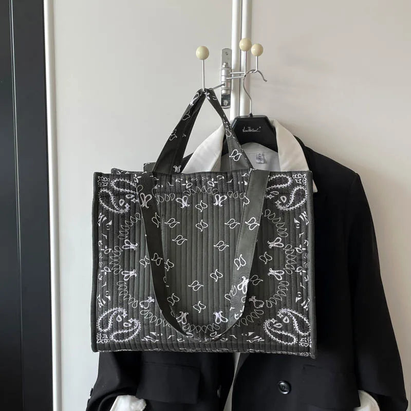 Women Paisley Print Quilted Tote Bag Large Capacity Casual Shoulder Handbag Vintage Bandana Pattern Commuter Shopping Bag