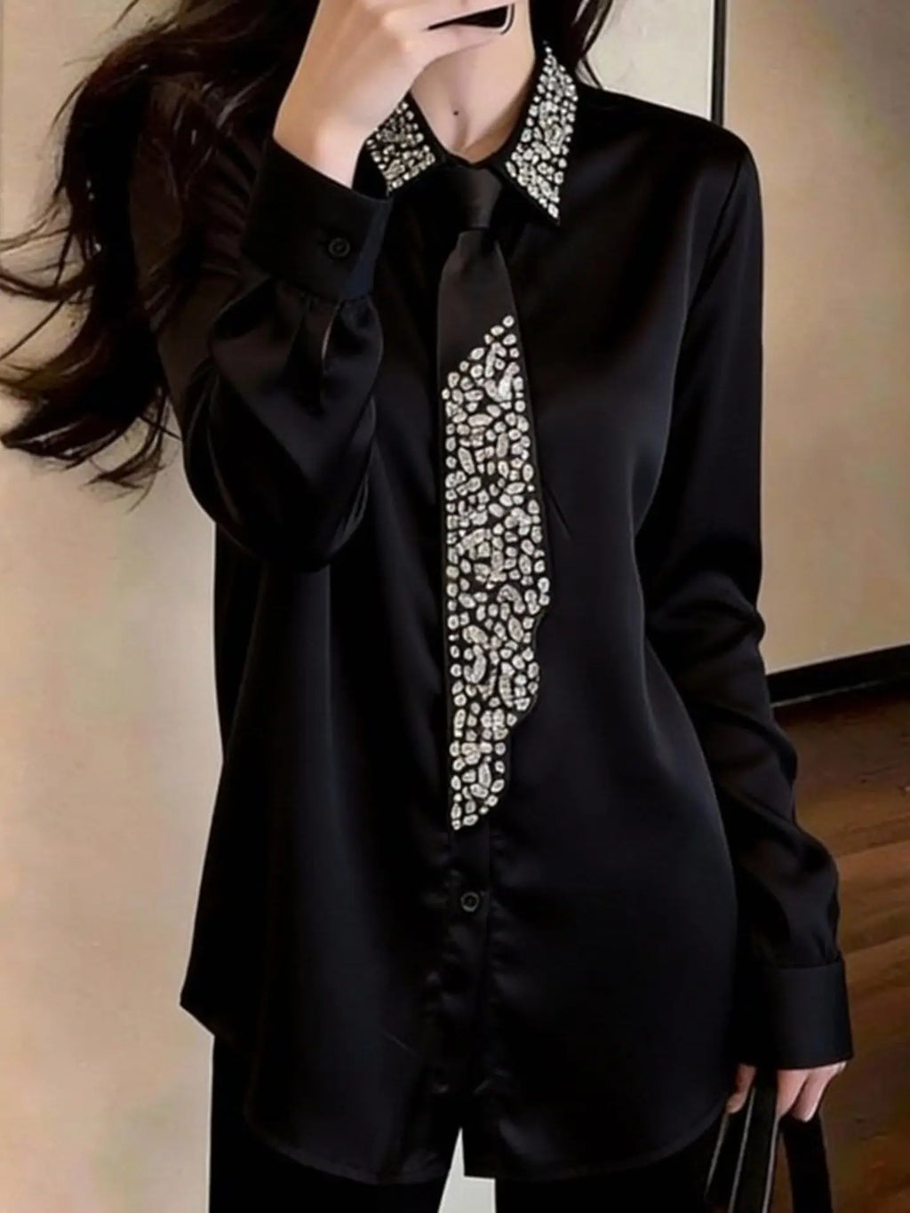 Ele Chic Bla Rhinestone ort Spring irt Korean Sle Faionable Unique Beautiful High-End Feelings Commute Sle