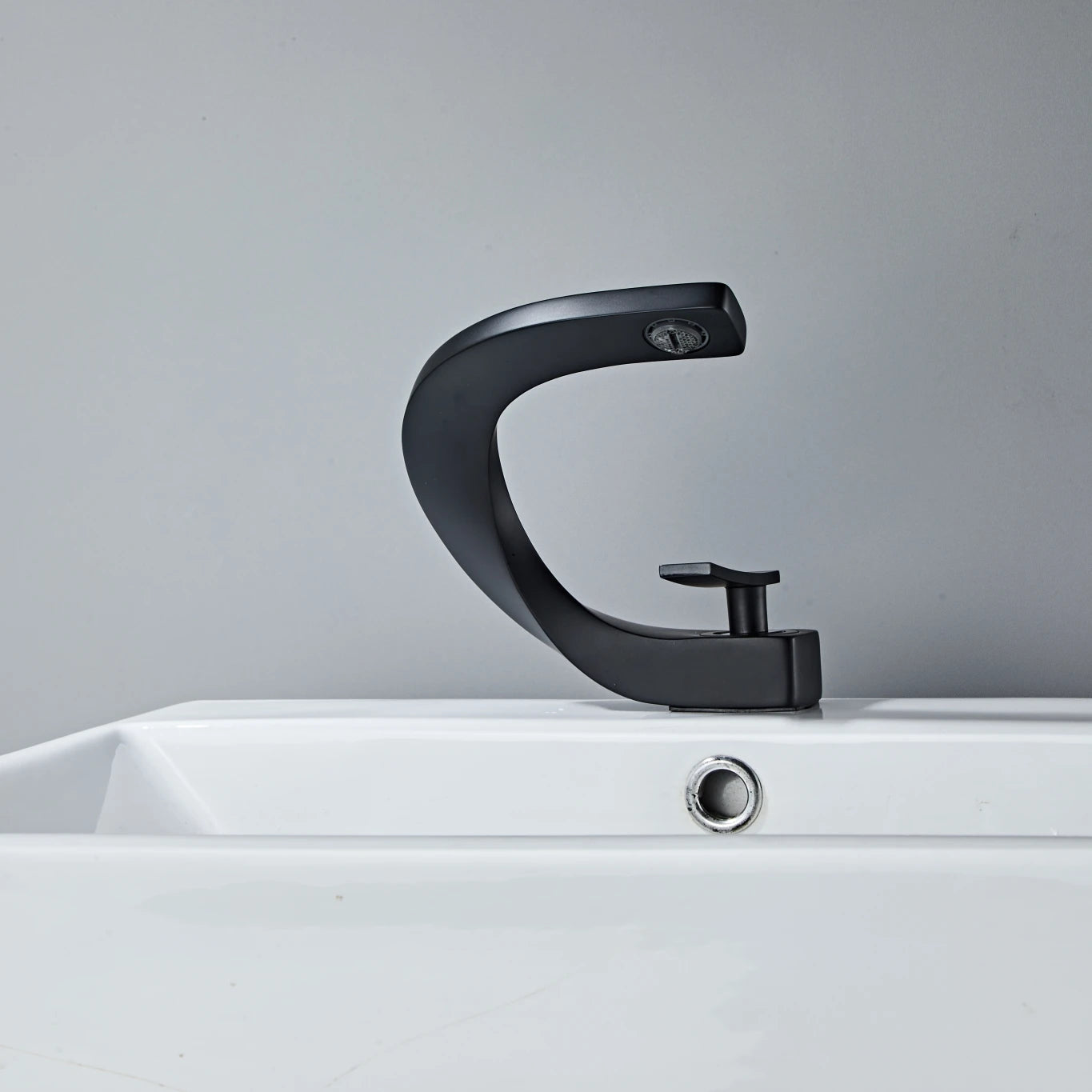 Basin Faucet  Brass Hot and Cold Wash Basin Faucet White with Gold Bathroom Basin Modern Minimalist Creative Faucet PP-12085