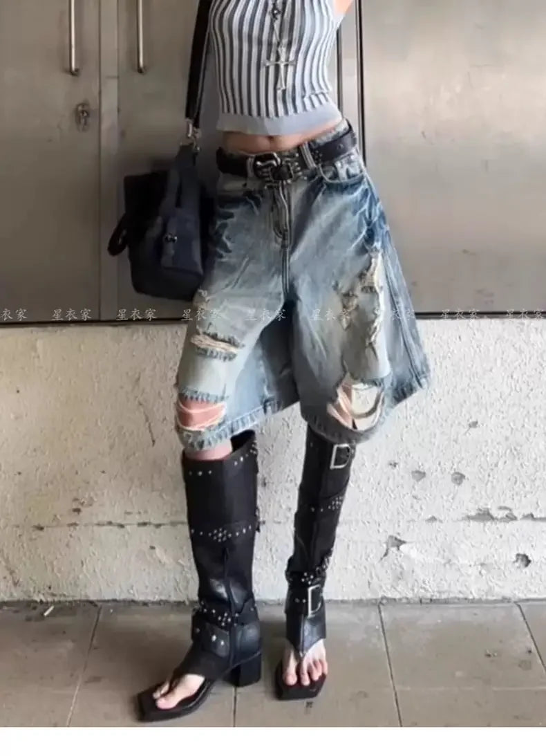 Women's Retro Old Washing Wide-leg Five-point High Street Design Ripped Denim Shorts