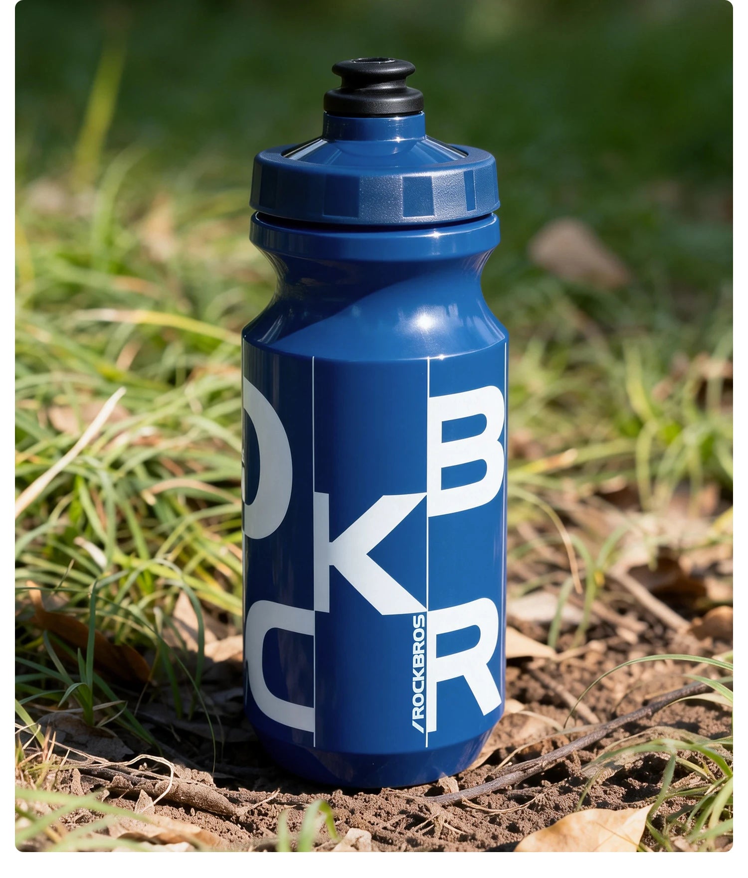 ROCKBROS Cycling Water Bottle 600ml Large Capacity Lightweight Squeeze Type Sports Bottle with Dust Cover Leakproof Water Bottle