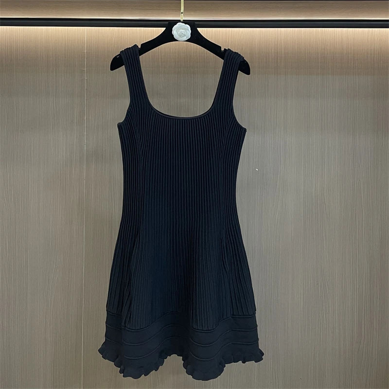 2026 Summer New Women's Square Neck High Waist Suspender Dress, Fashionable Casual Vacation Style, Waist Pockets, A-line Skirt