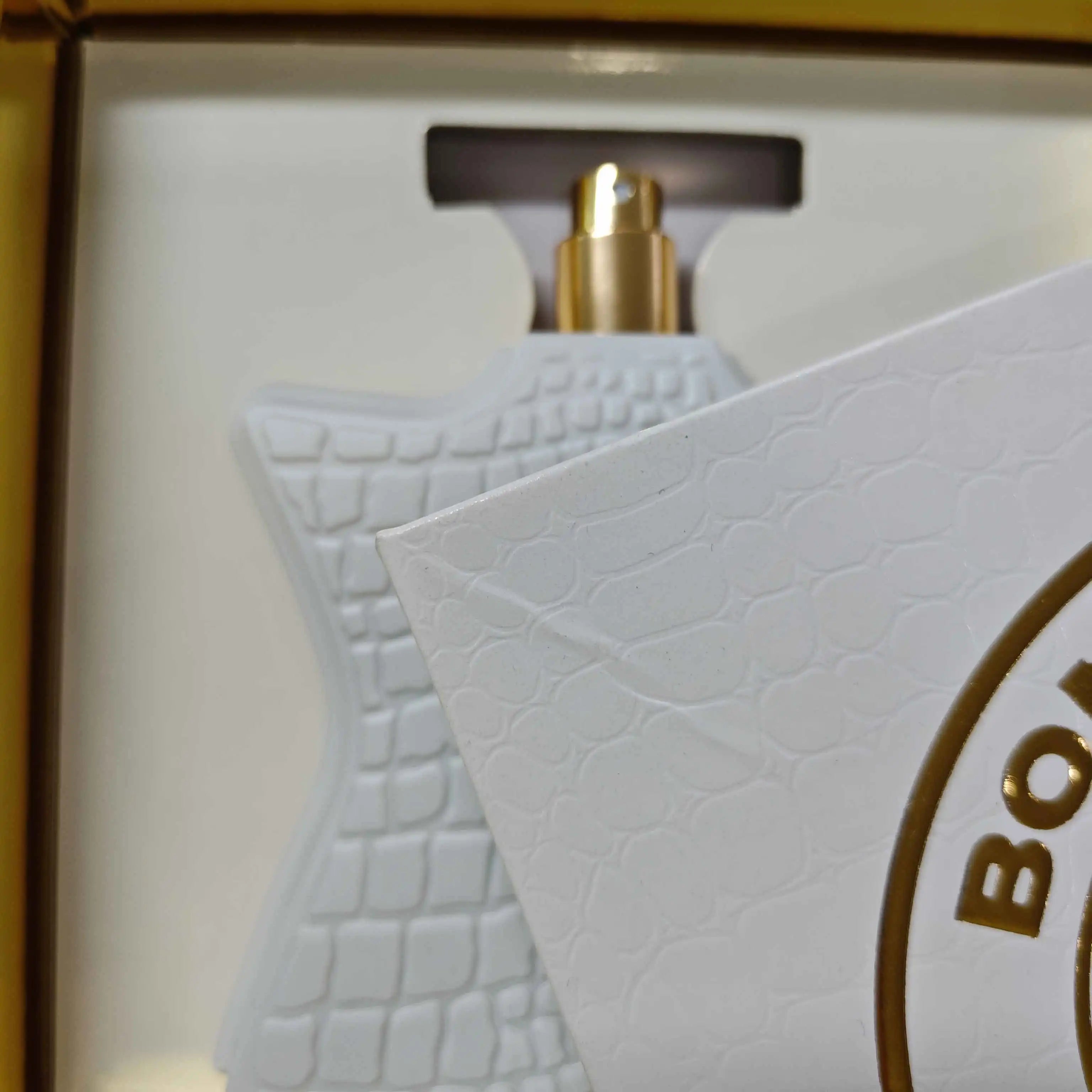 TriBeCa white white, versatile, milk scented perfume, cocoa, hazelnut, caramel, delicious, woody fragrance, high grade, neutral fragrance for the minority, suitable for the whole scene of commuting, dating and gathering, the