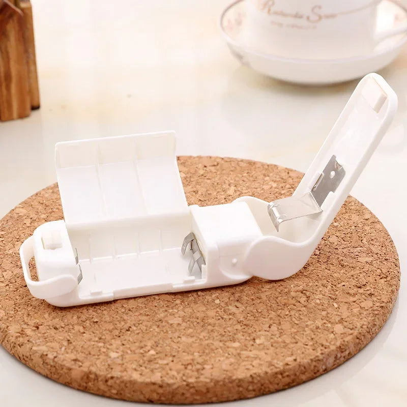 Portable Vacuum Food Sealer Plastic Bag Mini Packaging Machine Handy Sticker And Seals for Food Storage Snack Vacuum Sealer