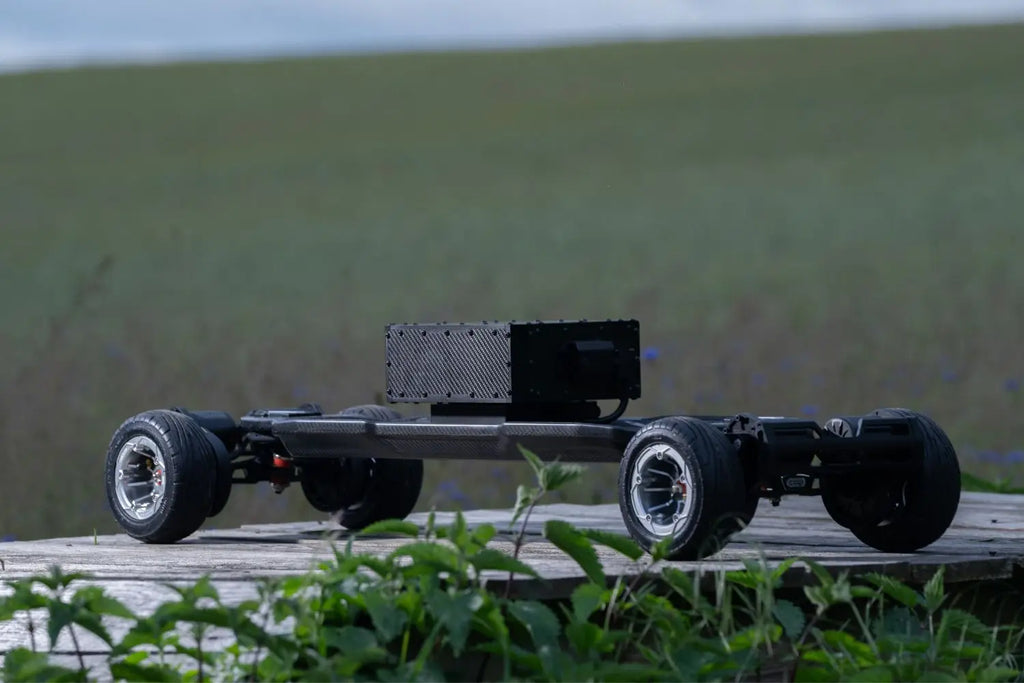 MEEPO Vader AWD Pro 7000W Electric Skateboard, 34mph 24mi 56% Hill Climb, 250kg Load IPX5, 3K Carbon 2.1h Charge