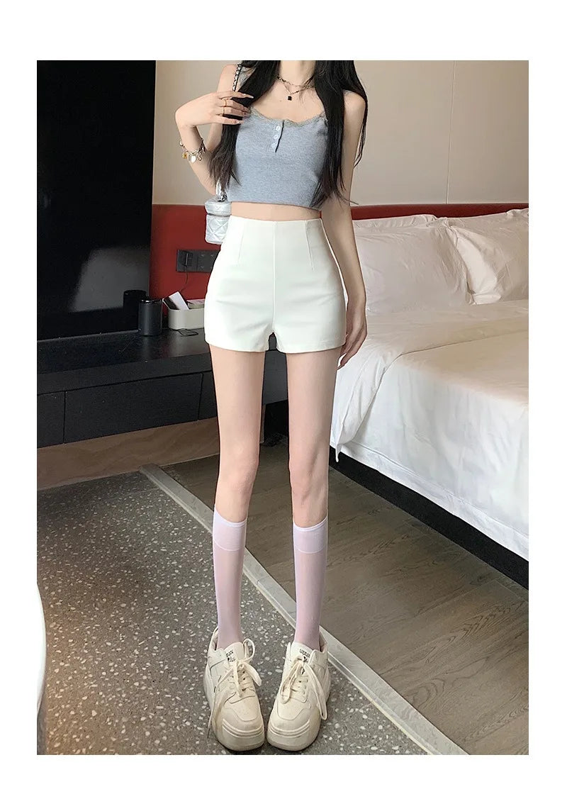 White shorts for women in summer, tight fit, high waist, slimming and anti glare, A-line hot pants for outerwear