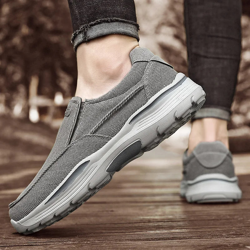 Men's Casual Shoes Canvas Breathable Loafers Men 2025 New Male Comfortable Outdoor Walking Shoes Classic Loafers Men Sneakers