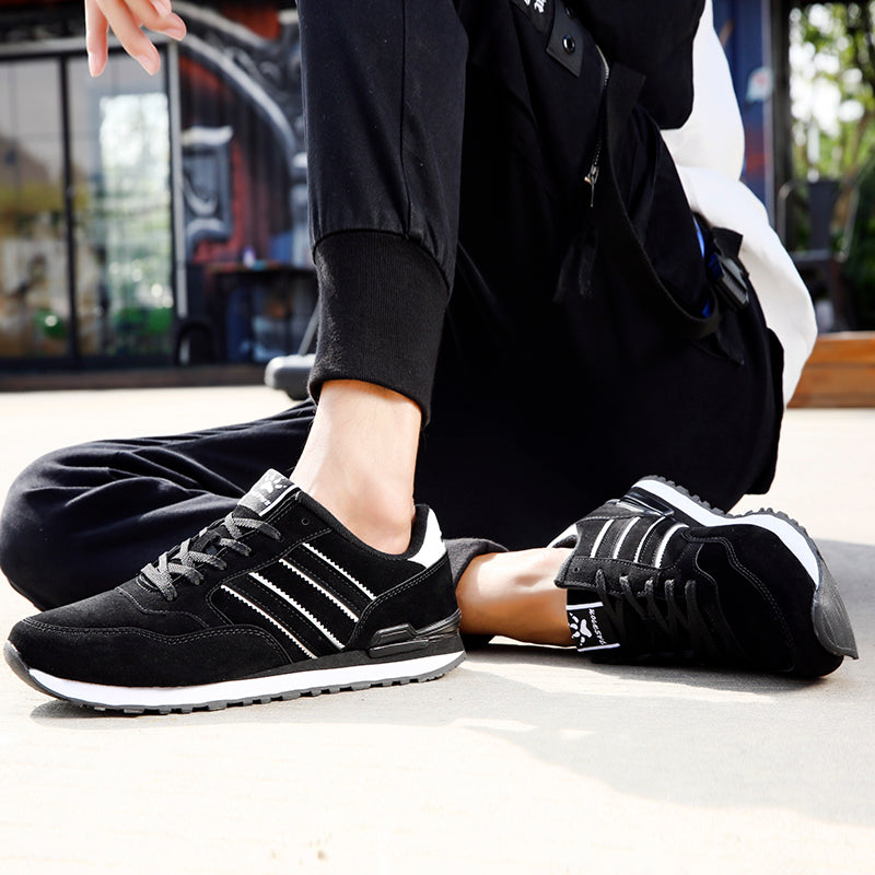 Lightweight Men Sneakers Classical  Suede Leather Men Running Shoes Outdoor Comfortable Sport Shoes Breathable Flat Casual Shoes