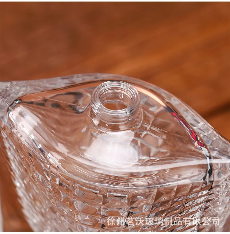 Bayonet Perfume Bottle 75ml Fish Scale Bottle with Silk Scarf Cap Transparent Glass Cosmetic Dispensing Empty Bottle