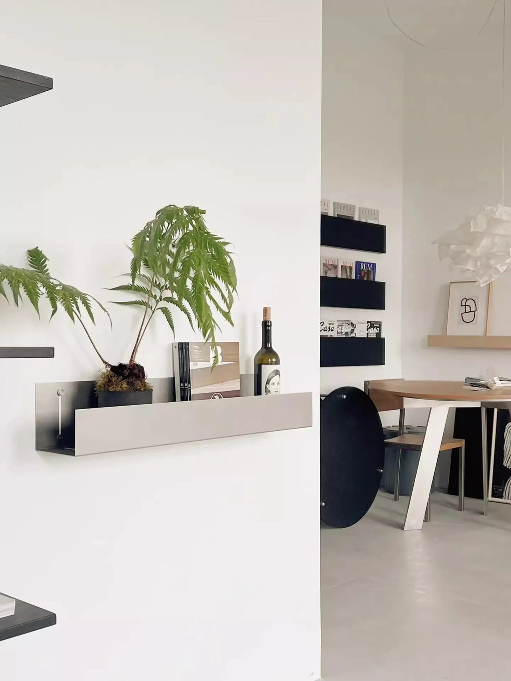 Modern Light Luxury Style Bar Coffee Shop Minimalist Art Pendant Wall-Mounted Decoration Stainless Steel Storage Rack Customized