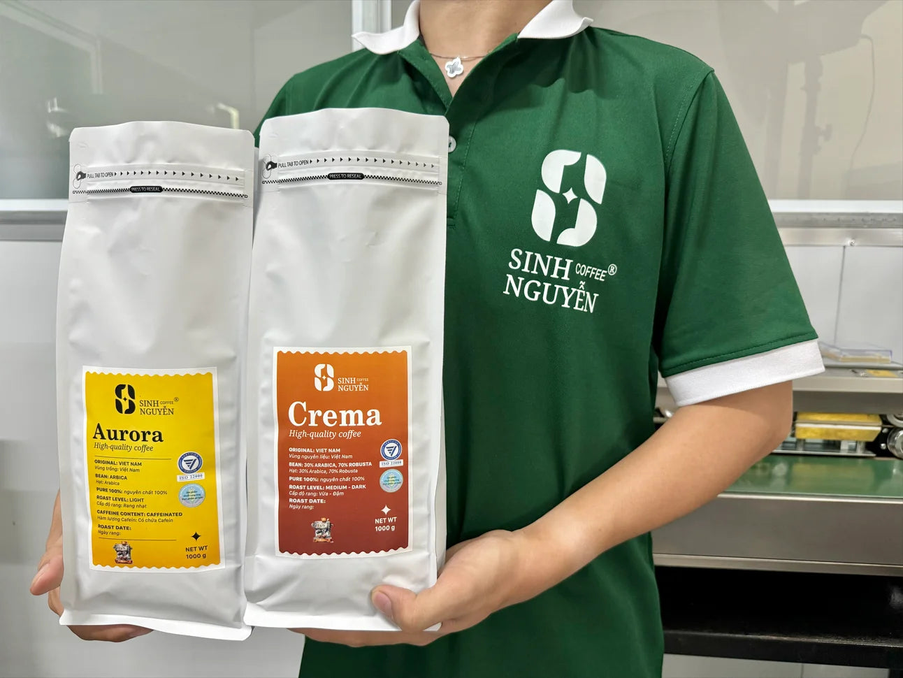 Vietnam Robusta Arabica Espresso Blend Whole Bean Coffee Dark Medium Roast Premium Quality 2-layer Packaging One-way Valve Bag