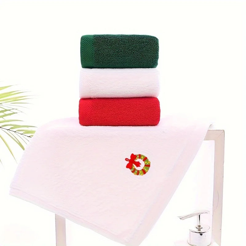 A Set of 3 Randomly Colored Christmas-Themed Embroidered Soft, Skin-Friendly Pure Cotton Towels, Suitable for Daily Use in the Kitchen and Bathroom as Face Towels