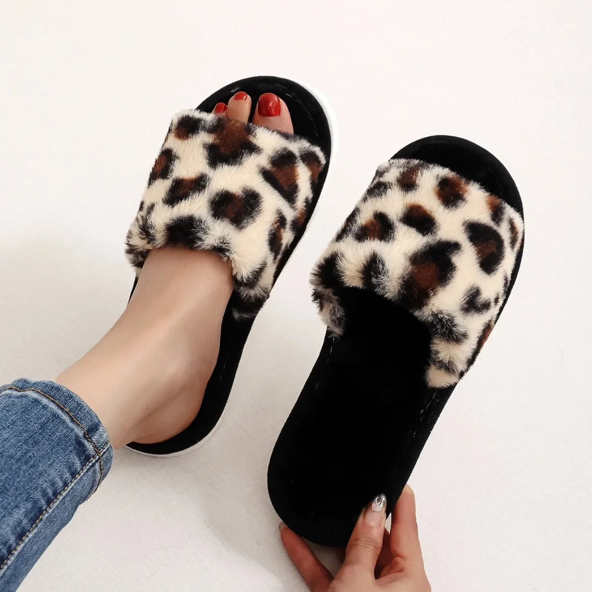 Fashion Women Leopard Print Fuzzy Plush Slippers Home Slides Soft Sole Non Slip Warm Cozy Indoor Casual House Ladies Footwear