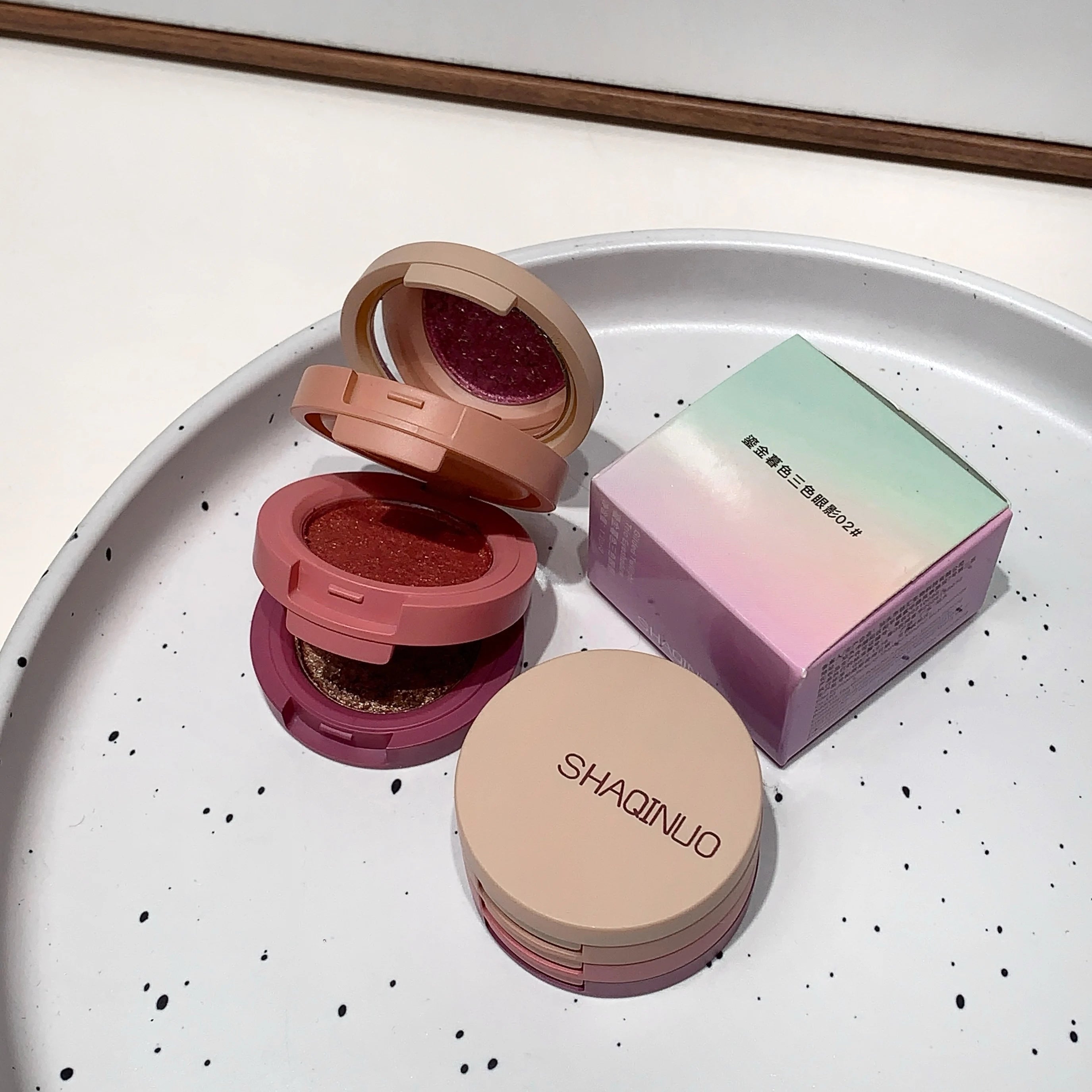 SHAQINUO Three-color Flip-top Eyeshadow Matte Pearlescent Earth-tone Eyeshadow Palette, One Palette to Complete Your Makeup