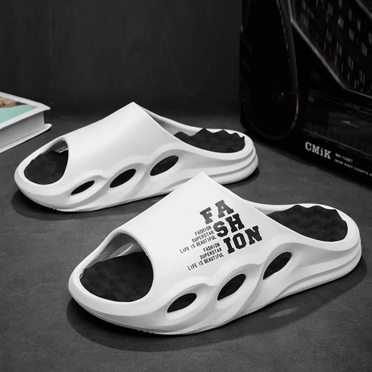 Men's Slippers Massage Slippers EVA Lightweight Beach Casual Shoes Indoor Soft Sole Slippers Platform Outdoor Men Sandals