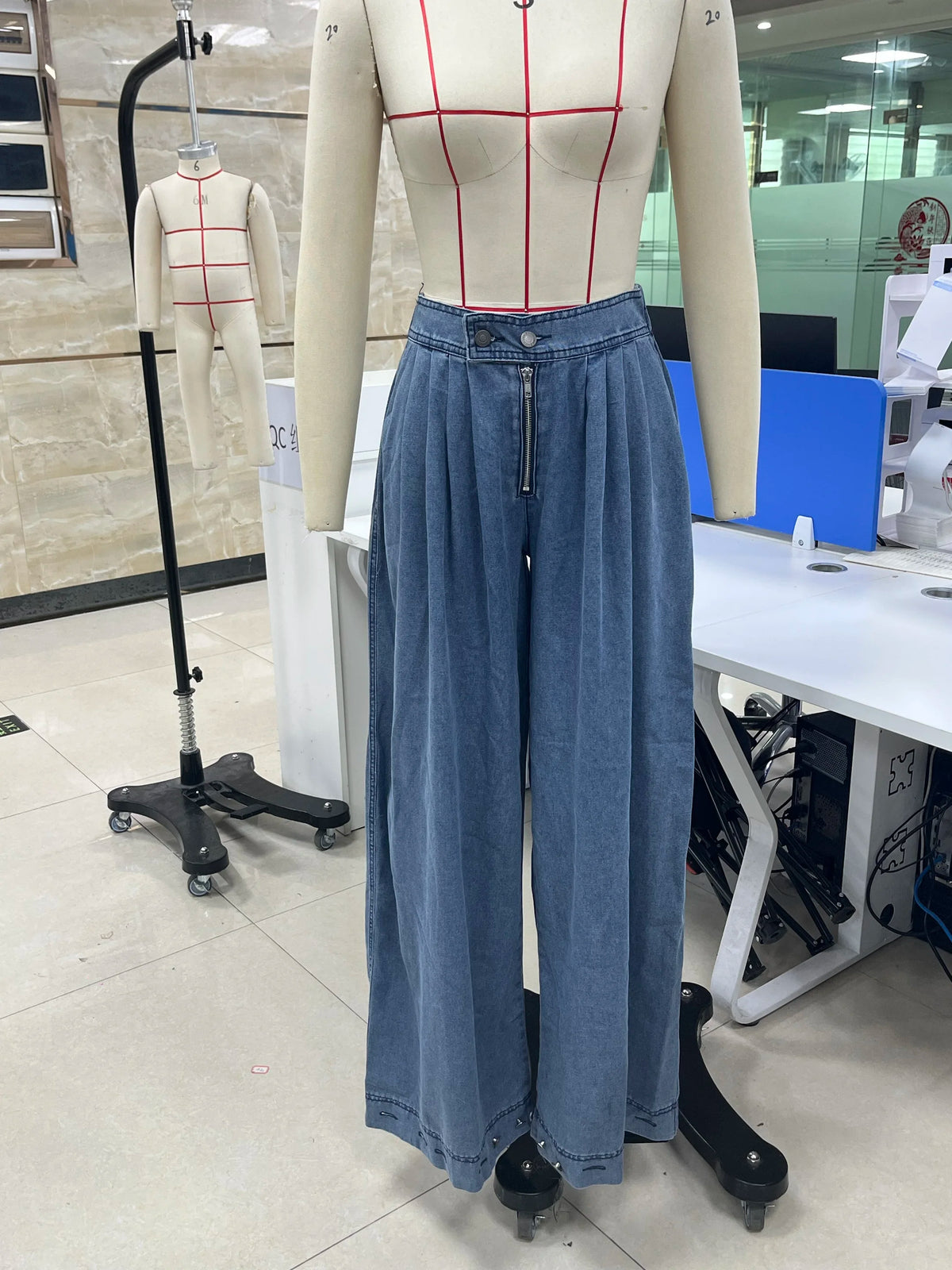 Women Y2k Loose Fit Denim Harem Long Pants Button Zipper High Waist Pleated Bloomers Wide Leg Baggy Trousers with Pockets