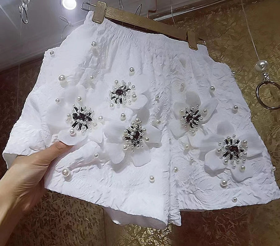 Luxury Style Pearls Beaded 3D Flowers Stitch Pantalones Cortos Wide Leg Shorts Women's Short Pants Elastic Waist Short Trousers