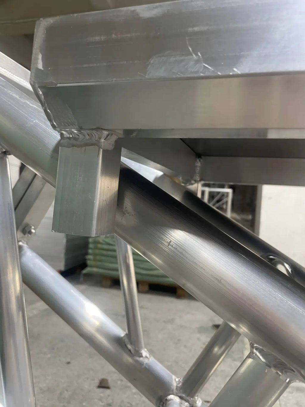 Removable aluminum alloy outdoor performance triangular square booth