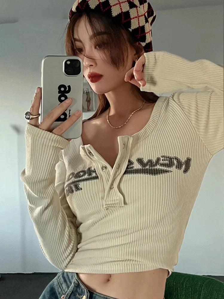 Spring and Autumn Y2K Graffiti Printed Elastic T-shirt for Women, slim fit with exposed navel long sleeved O-neck T-shirt