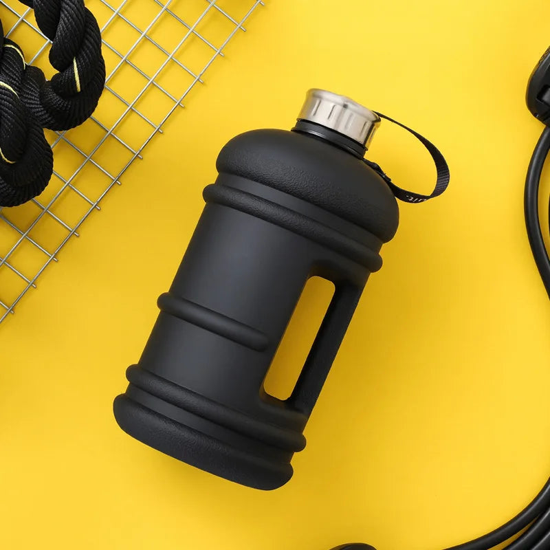 2.2L 1PCS New Large Sports Water Bottle Plastic Portable Travel Cups for Gym Fitness Outdoor Protein Shaker Cold Drink Container