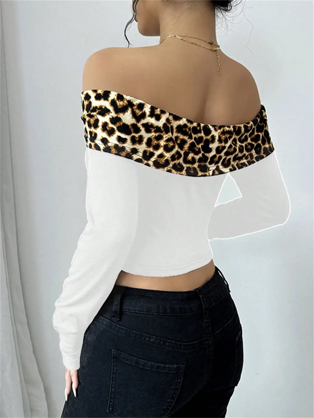 Women Leopard Print Off Shoulder Long Sleeve Crop Top Slim Fitted Y2K Street Casual Long Sleeve T-shirt