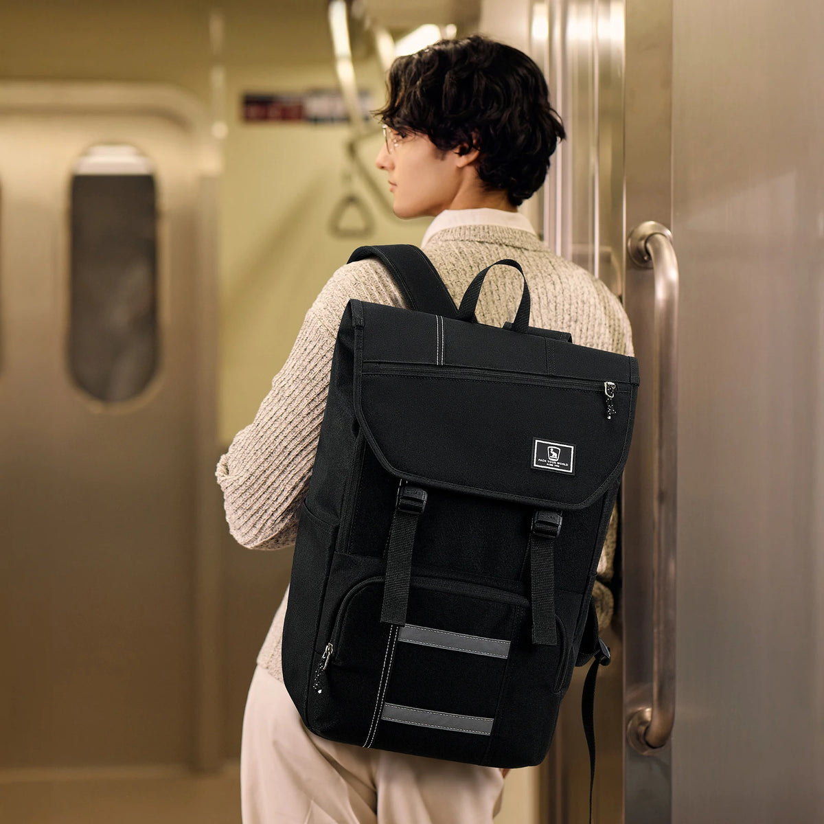 OIWAS Waterproof Backpack for Daily Travel Suitable for Everyday Outings