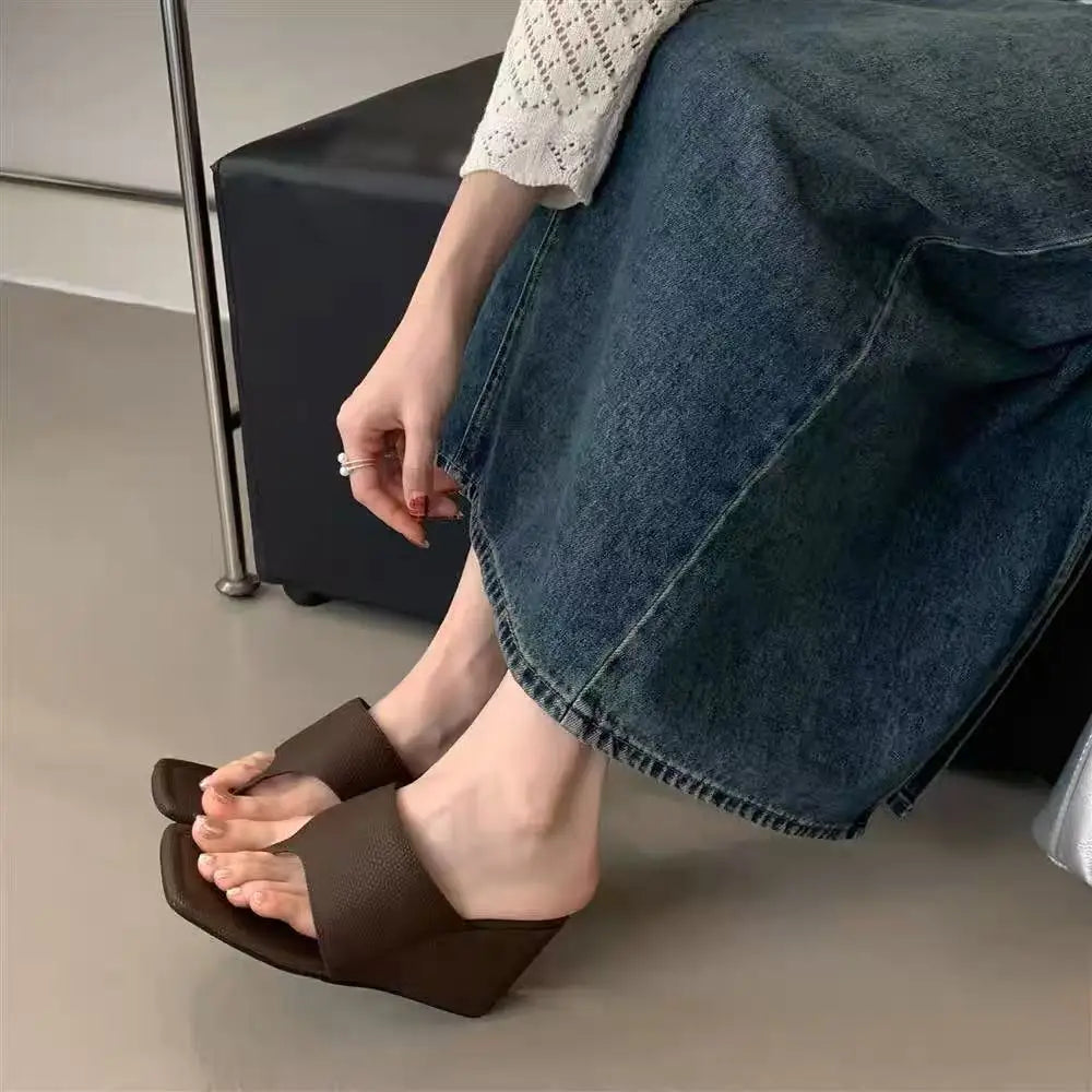2025 Spring and Autumn New Style Slimming Slope Heel Korean Version Bare Toe Flip Flops Cool Slippers Sandals