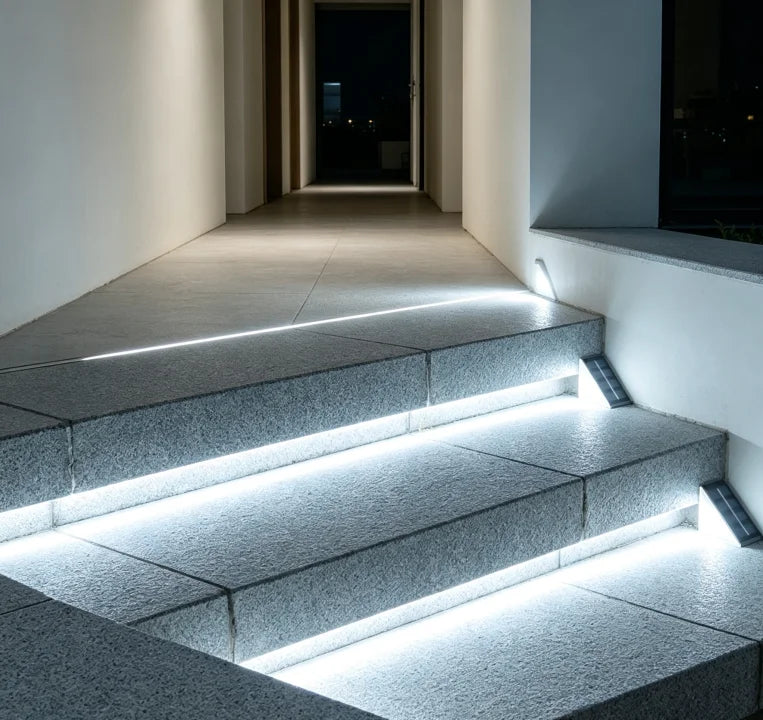 White Triangle Solar Step Lights IP67 Waterproof Auto On Off Outdoor LED Deck Lamp For Patio Yard Driveway Porch Decoration