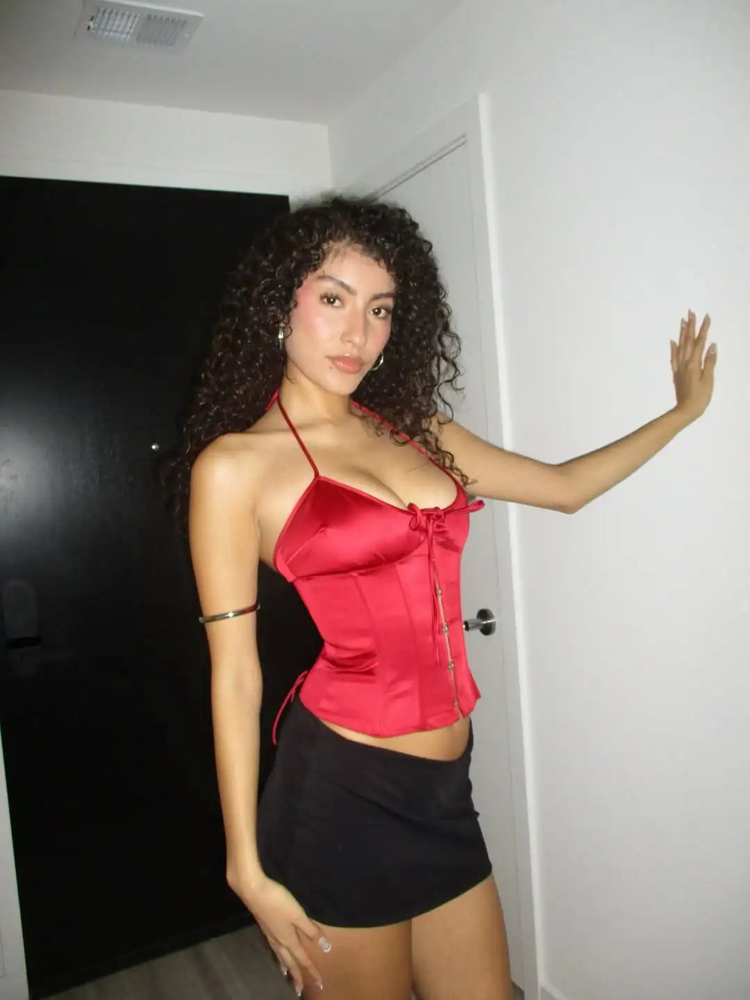 GUZ Satin Fishbone Corset with V-neck design, adjustable back straps for a slimming and elegant look, corset with straps to cinch the waist for a slimming effect, stylish outerwear tank top for hot girls