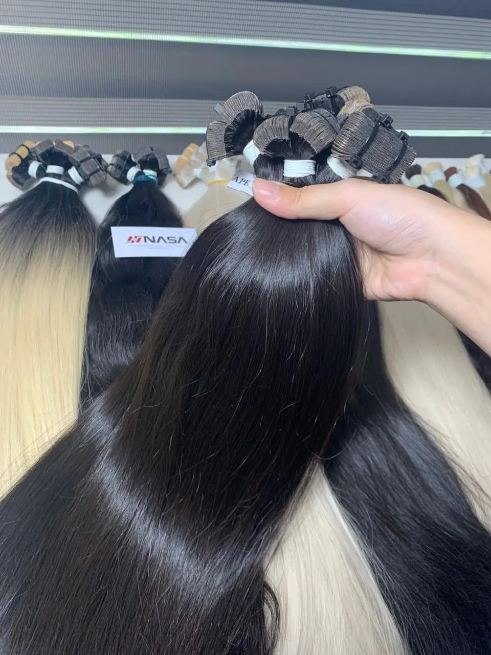 Factory Price Raw Vietnamese Hair Virgin Human Hair Super Double Drawn Customized Color Bulk Hair Extensions