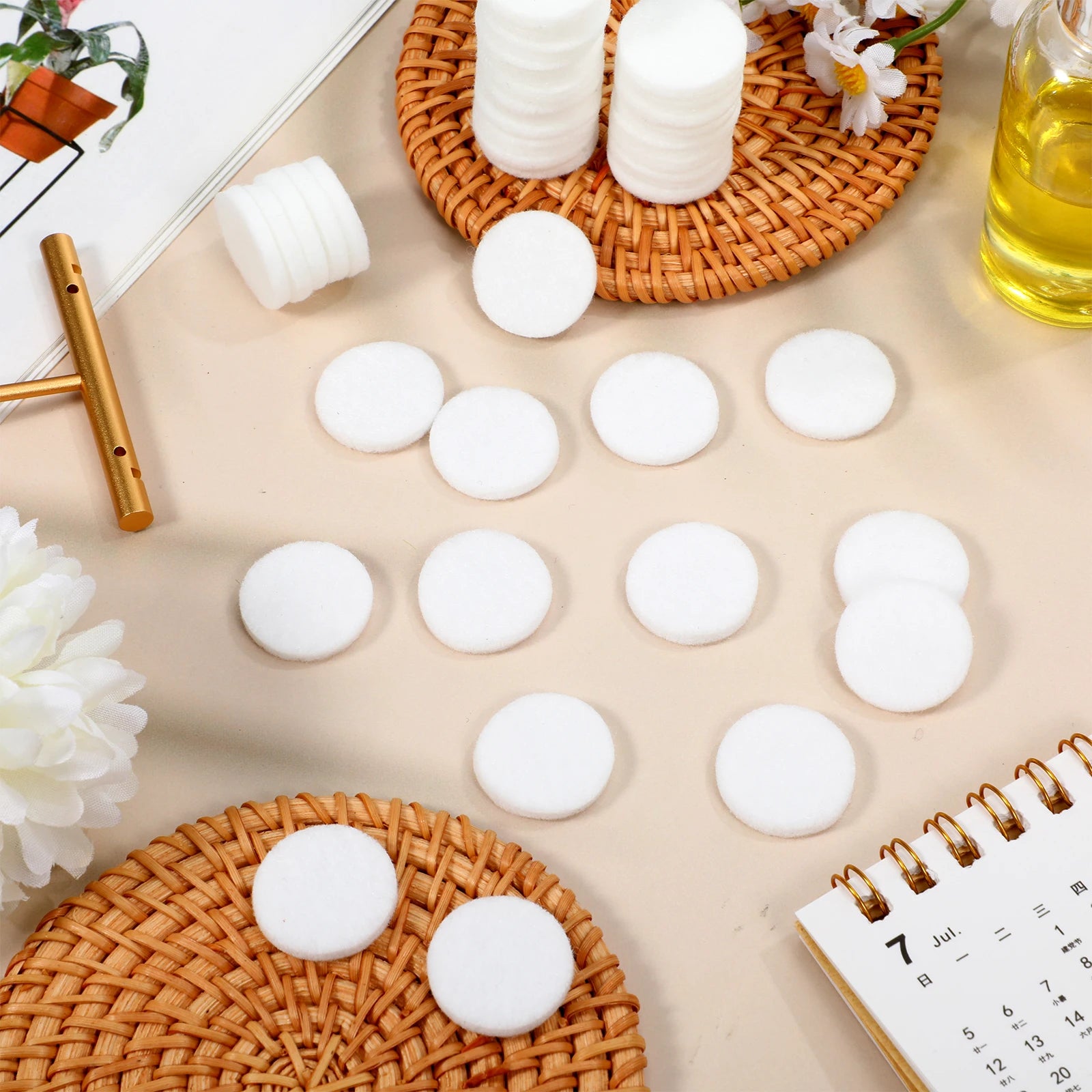 50 Pcs White Cotton Aroma Pendant Pads Essential Oil Necklace Refill Replacements Diffuser Interior Accessories Air Freshener