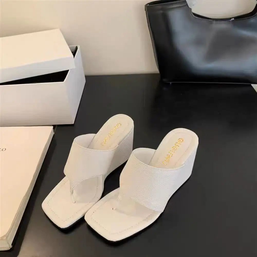 2025 Spring and Autumn New Style Slimming Slope Heel Korean Version Bare Toe Flip Flops Cool Slippers Sandals