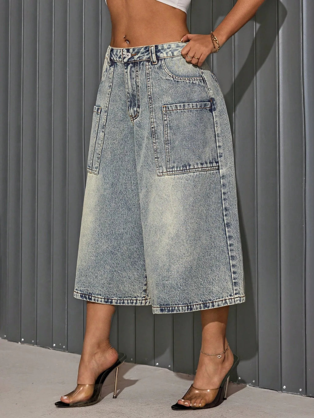 Women's Denim Shorts Mid Waist Wide Leg Faded Wash Multi Pockets Knee Length Loose Fit Vintage Casual Bermuda Jean Culottes