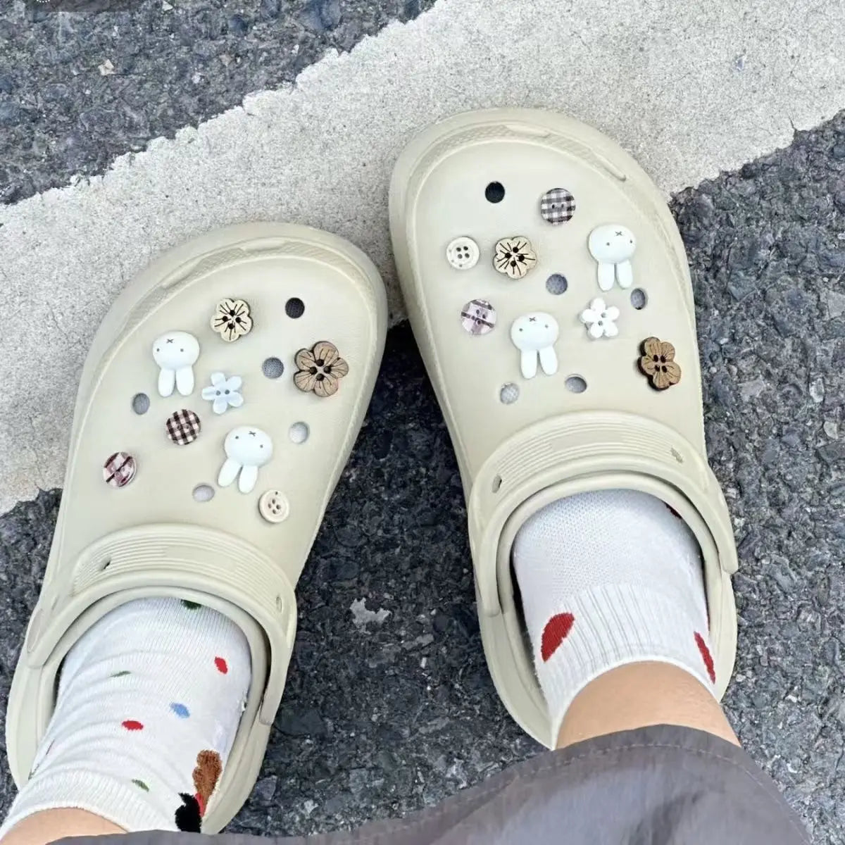16Pcs Retro Rabbit Shoes Charms Set Plaid Buttons Multi Flowers Shoe Charms Decor for Sandals Clogs Holiday Gift Pack