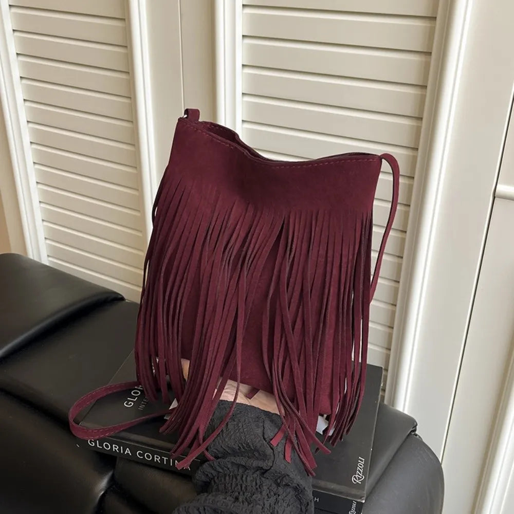 Fashion Suede Fringe Crossbody Bag Large Capacity Solid Color Shoulder Bag Boho Style Adjustable Shoulder Strap Bucket Bag Women